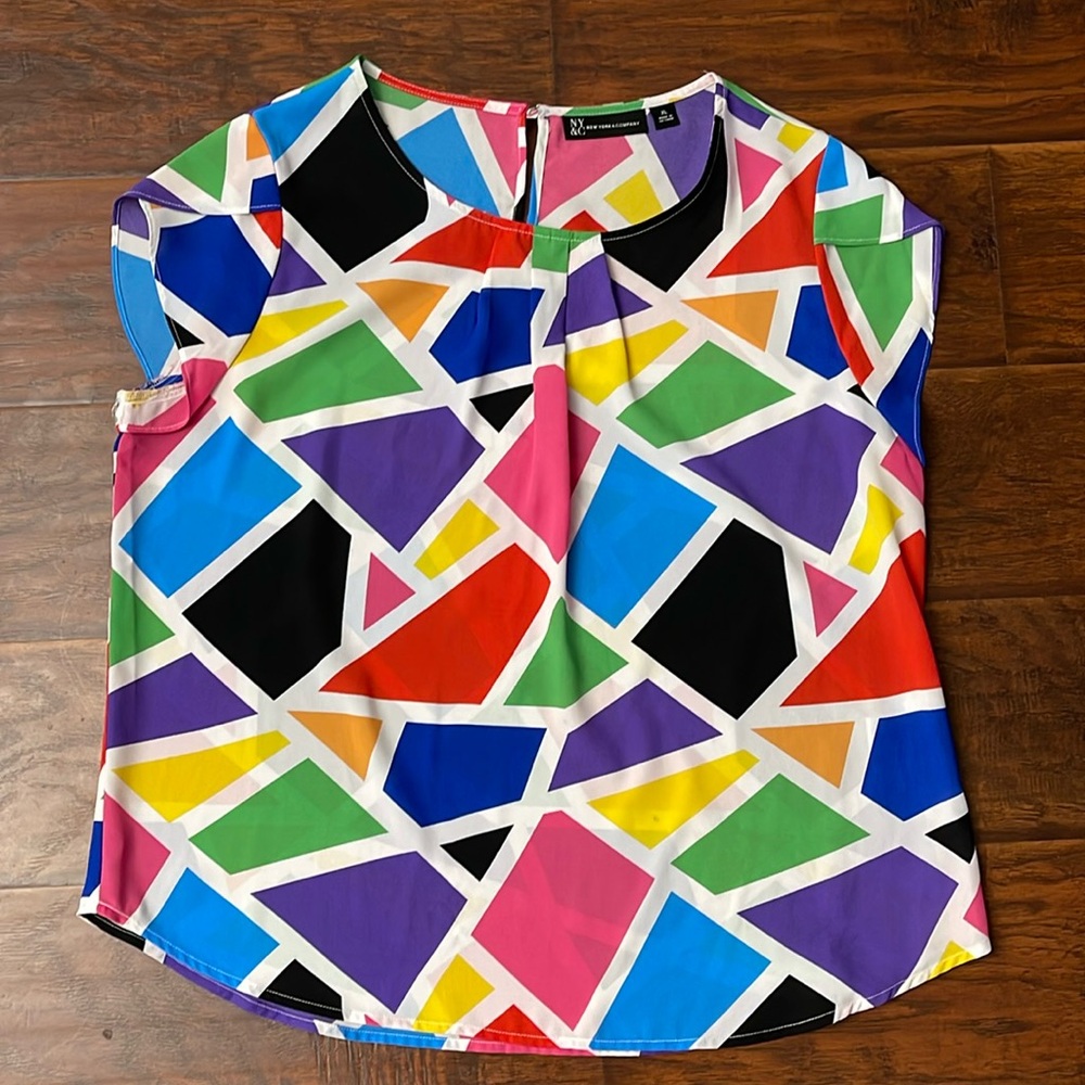 Women’s short sleeve tops